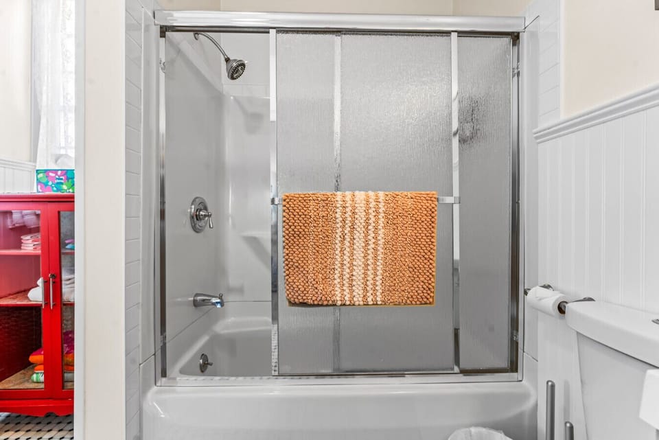 Bathroom 1: 1st fl. with shower and bath. Towels, Shampoo, Conditioner, and Body Wash provided.