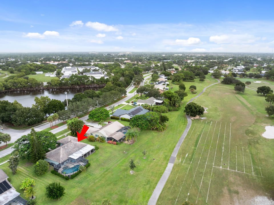 Unmatched Golf Course Location – Your Private Retreat Right on the Fairway