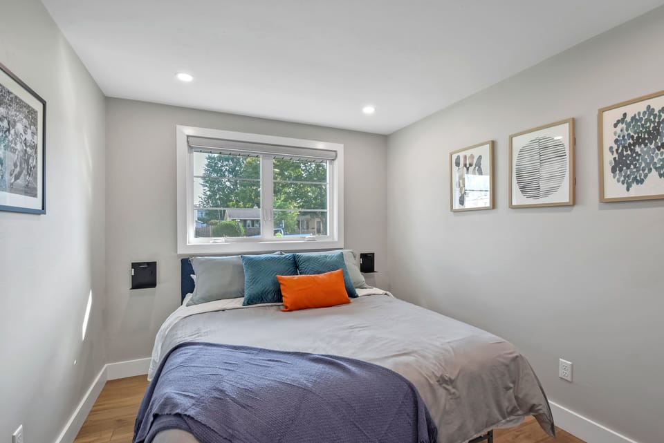 Bedroom 4 - Queen Bed