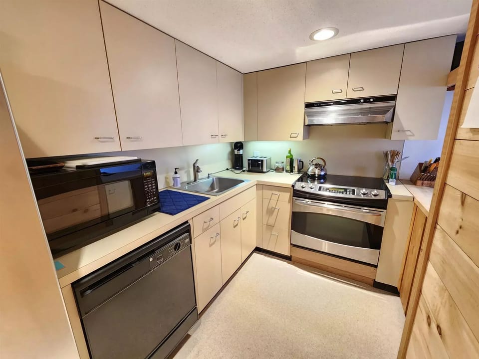 Fully stocked kitchen with dishwasher and plenty of storage. Gas grill too!