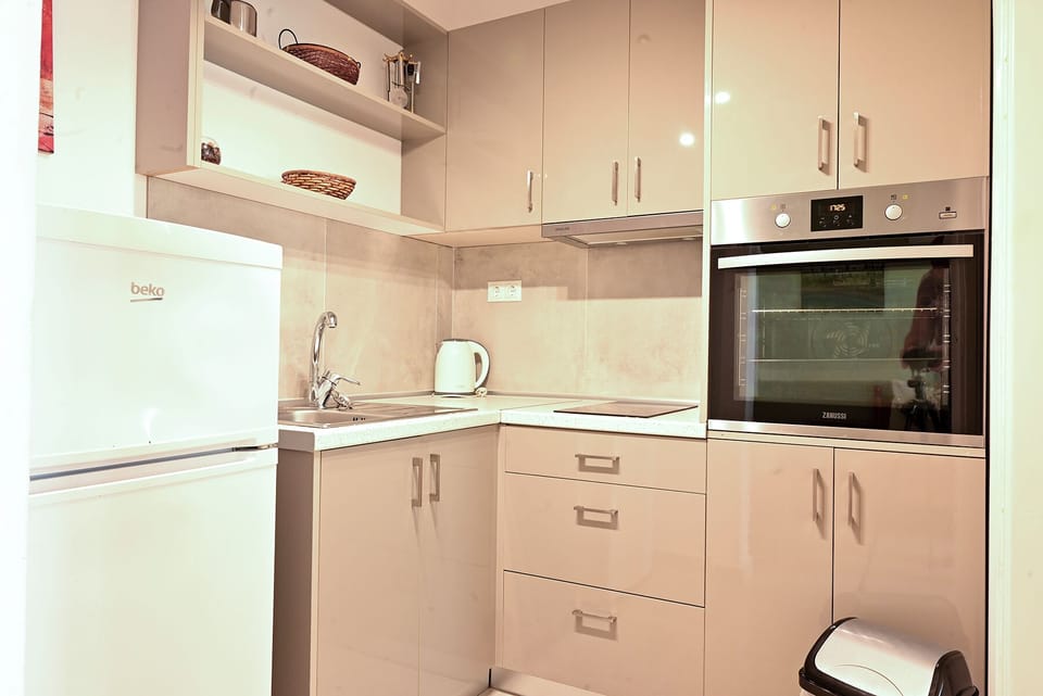 Classic Quadruple Room | Private kitchen | Fridge, coffee/tea maker, electric kettle