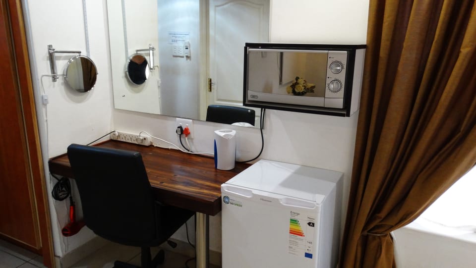 Executive Twin Room | In-room business center