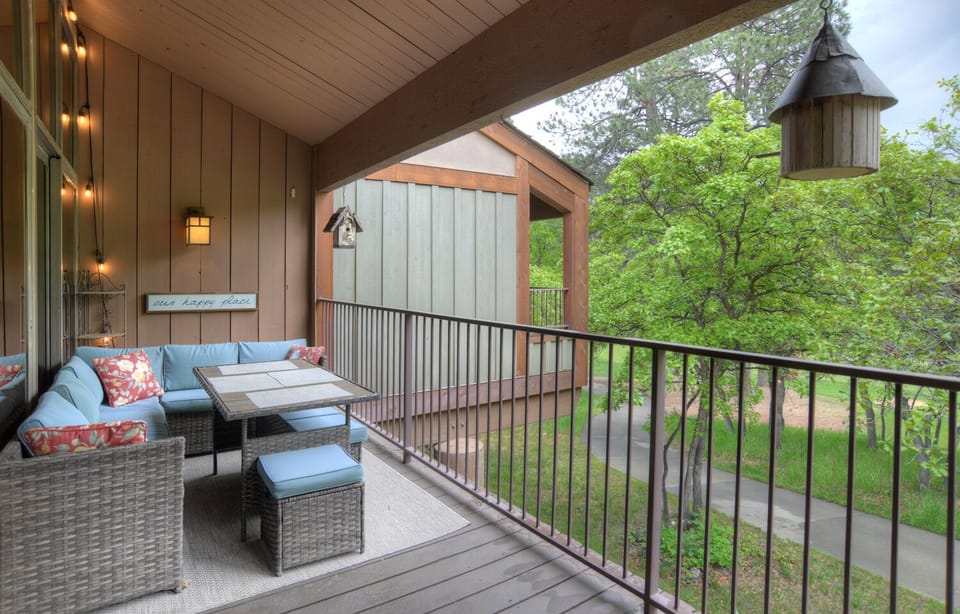 Outdoor Living Room on Deck