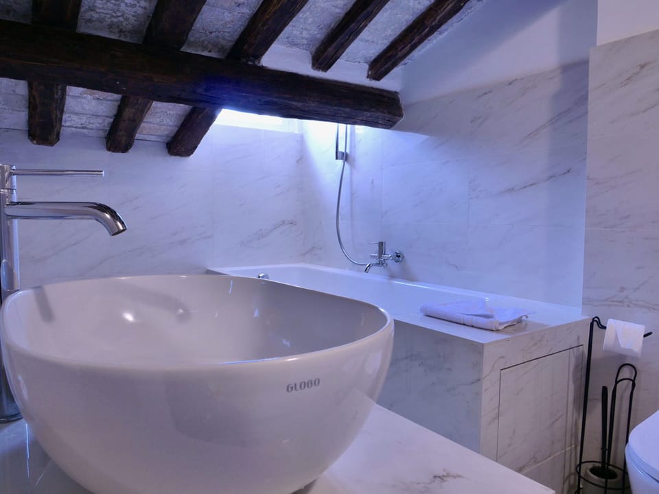 Superior Room | Bathroom | Rainfall showerhead, free toiletries, hair dryer, slippers