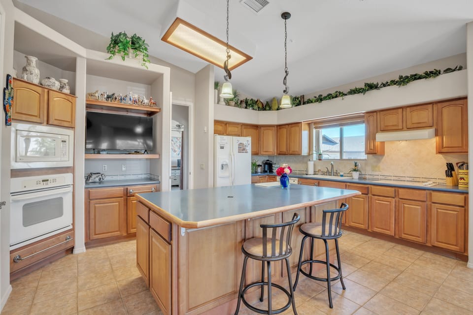 House, 3 Bedrooms | Private kitchen | Coffee/tea maker, fridge, oven, toaster