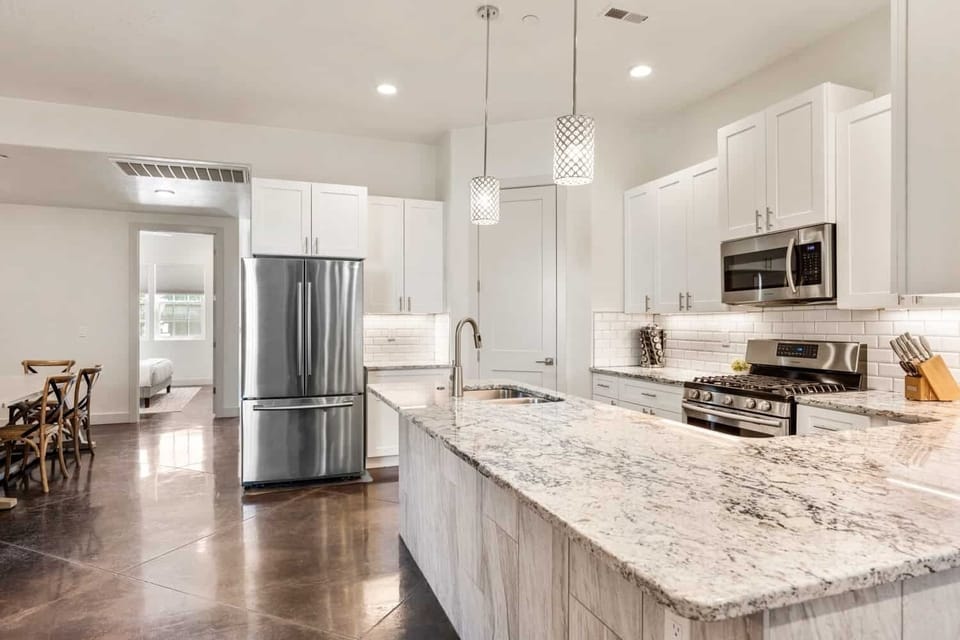 Townhome, 4 Bedrooms | Private kitchen | Fridge, oven, coffee/tea maker, toaster