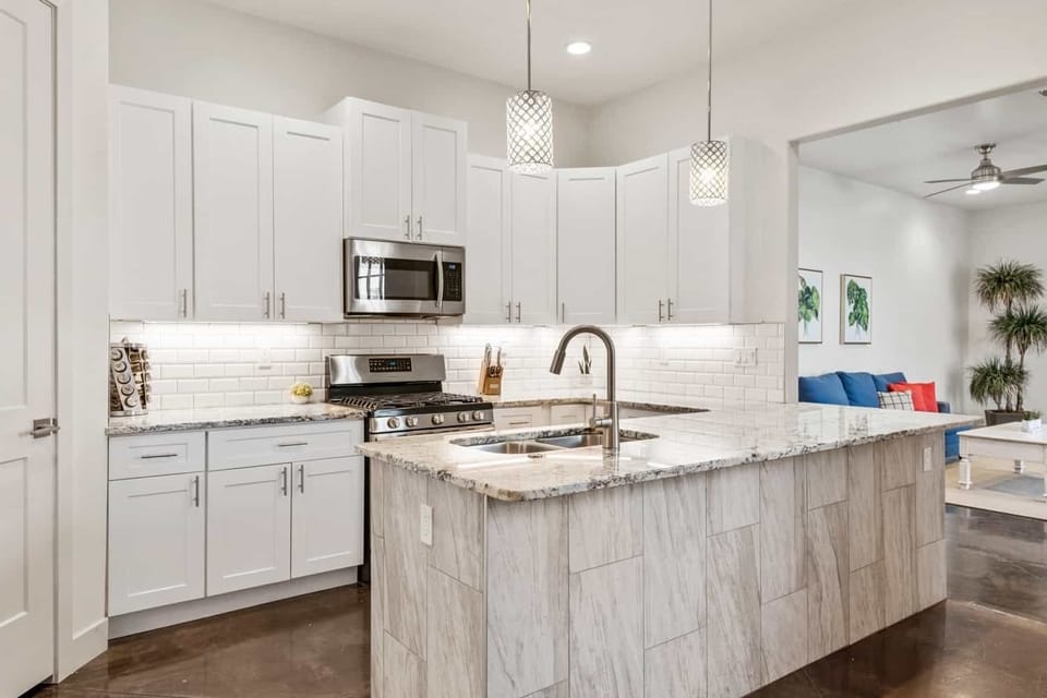 Townhome, 4 Bedrooms | Private kitchen | Fridge, oven, coffee/tea maker, toaster
