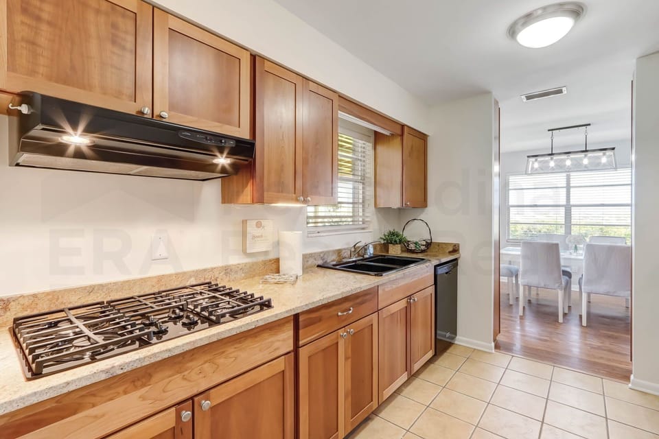 House, 3 Bedrooms | Private kitchen | Fridge, oven, coffee/tea maker, toaster