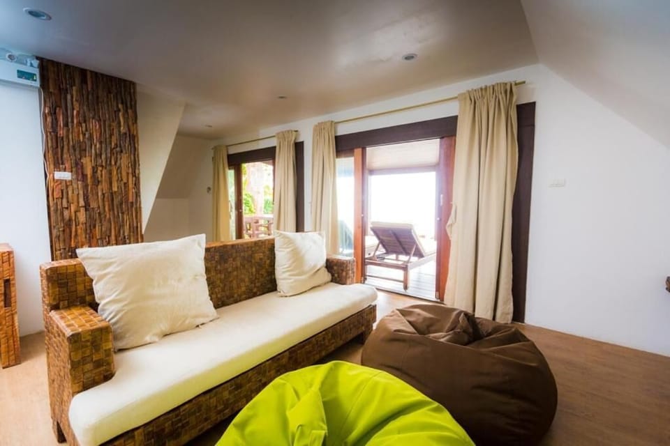 Family Room, 3 Bedrooms, Pool Access, Beach View | Living area | LED TV