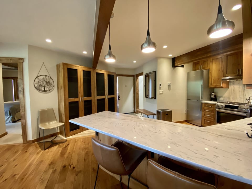 Kitchen/Entry
