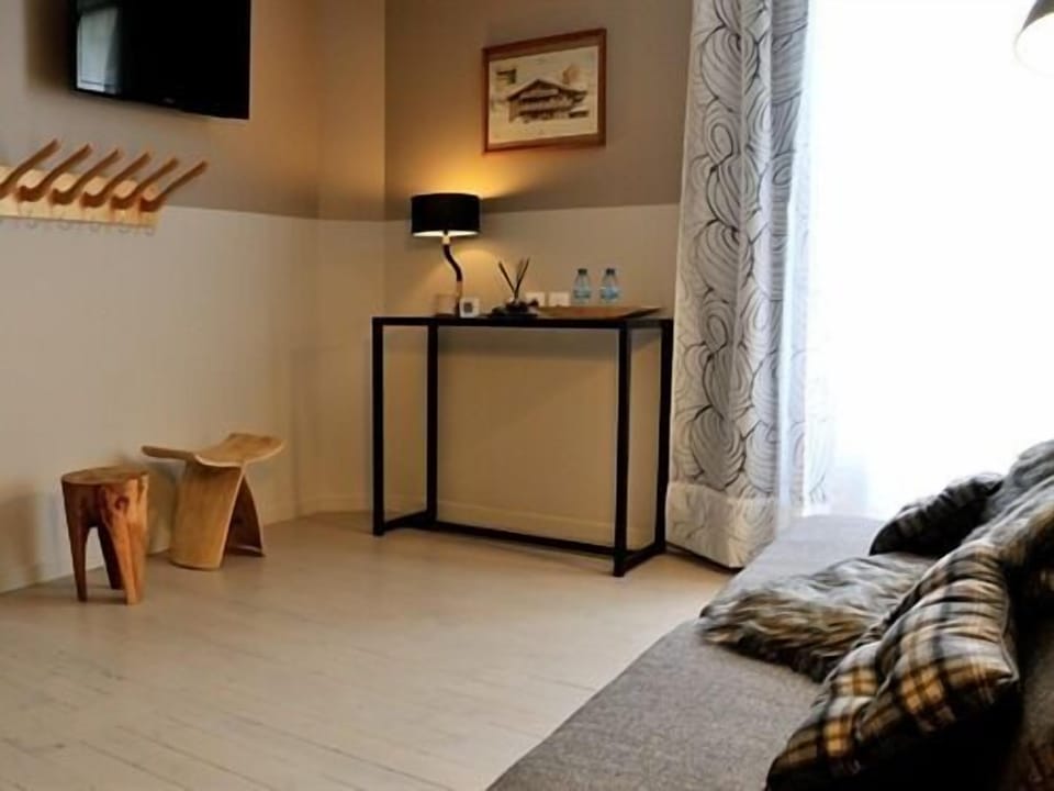 Standard Suite, Private Bathroom | Premium bedding, pillowtop beds, individually decorated