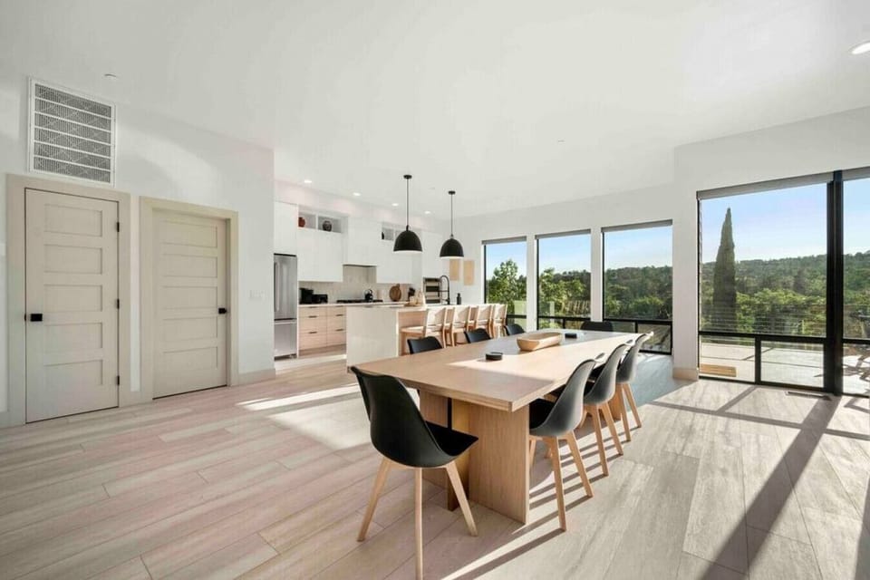 Another photo of dining and kitchen