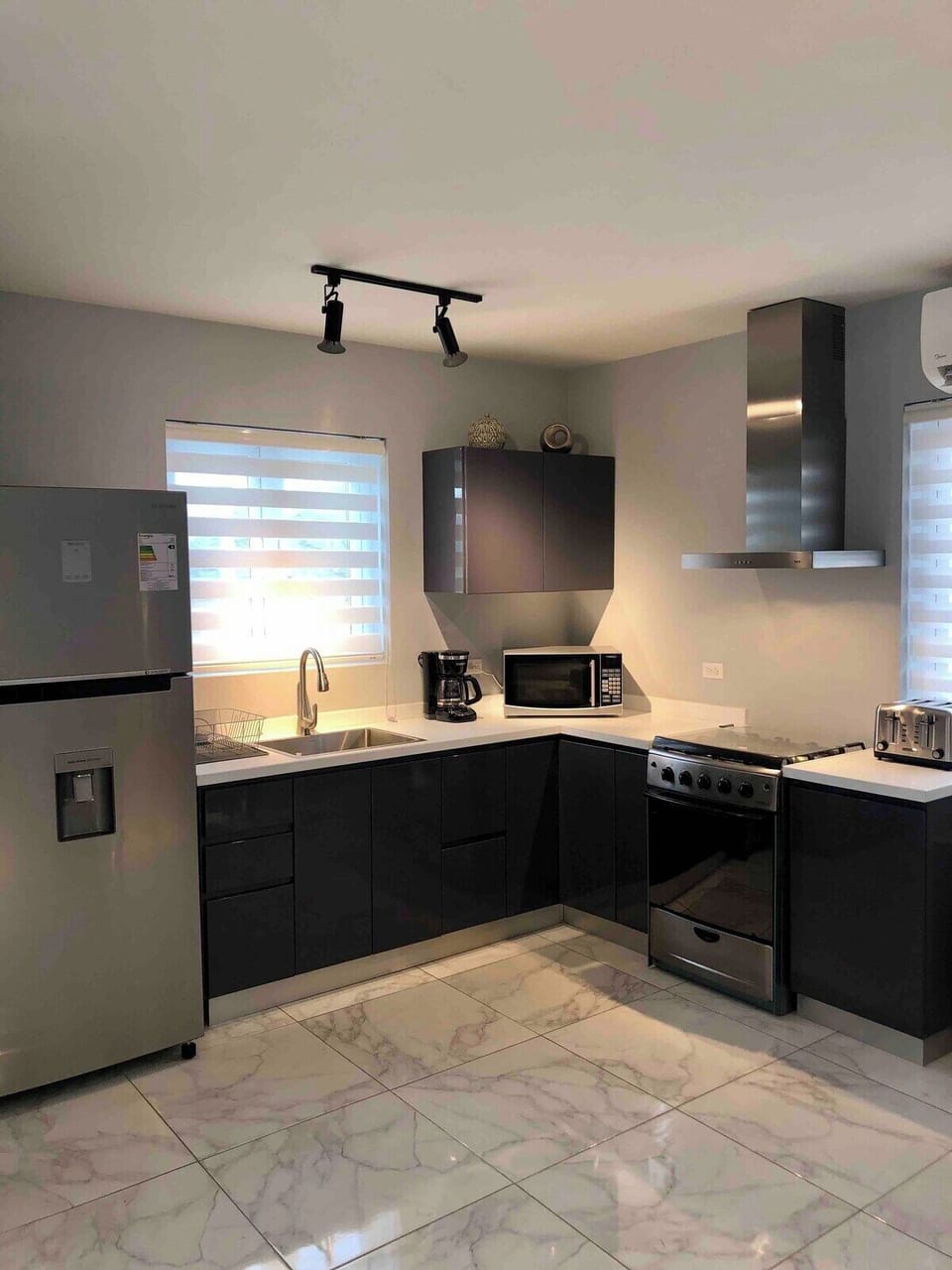 Xevize Apartment 2-Modern 2BRD-1BTH-perfect location (231)