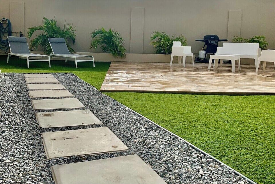 Xevize Apartment 3-Modern2BDR-1BTH-perfect location (265)