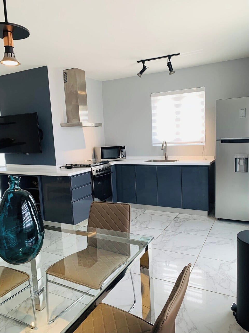 Xevize Apartment 3-Modern2BDR-1BTH-perfect location (254)