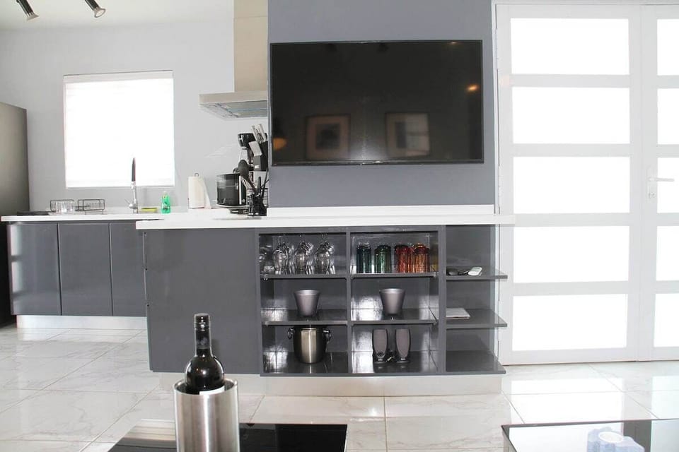Xevize Apartment 4-Modern-2BDR-1BTH-perfect location (268)