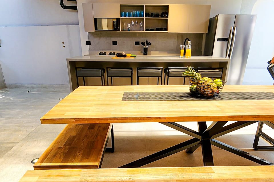 Deluxe House | Dining room