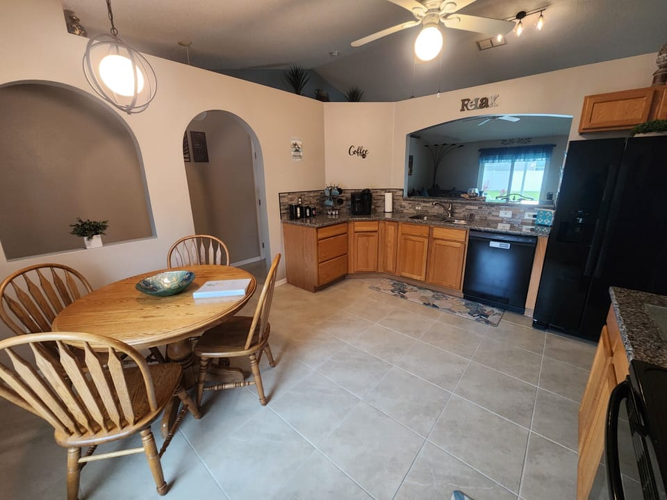 Kitchen also has Keurig coffee maker, toaster, blender and tea kettle. 