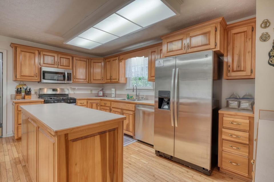 "The full kitchen was perfect to make our own Thanksgiving dinner" -Sallie