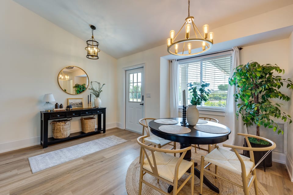 Dining Area | Dishware/Flatware