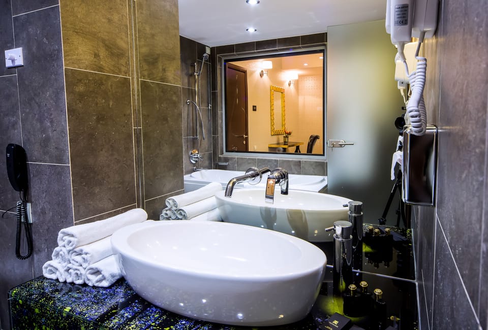 Bathroom sink