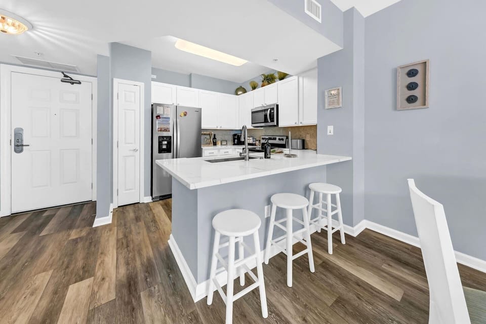 Bright kitchen w/ island seating, perfect for casual meals or morning coffee