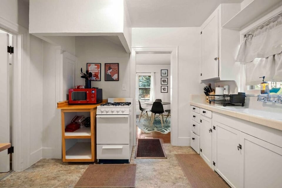 The kitchen has all modern amenities you will need to have a delightful culinary experience