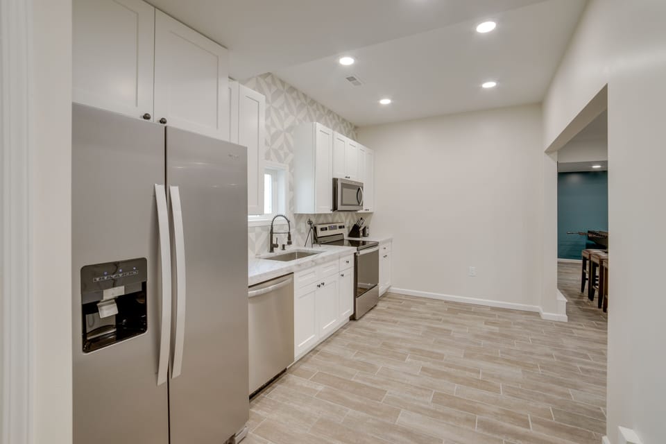 Kitchen | Equipped w/ Cooking Basics