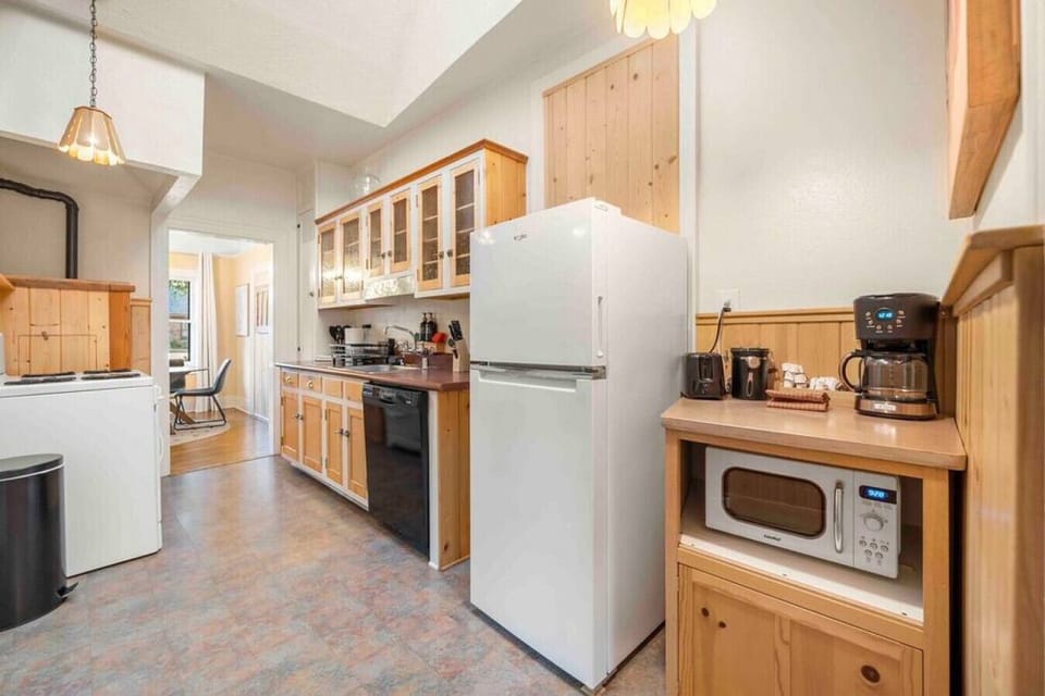 The kitchen boasts everything you`ll need to create delicious meals