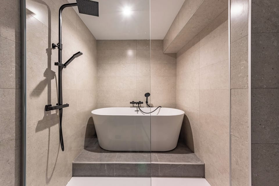 Romantic Room | Bathroom | Shower, rainfall showerhead