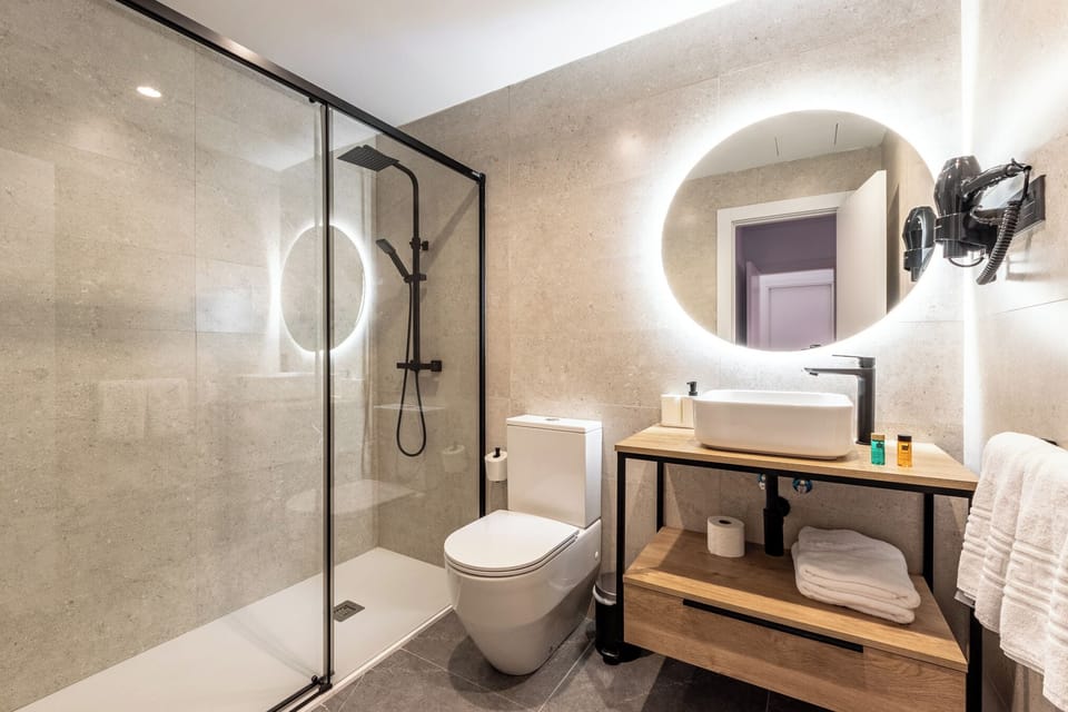 Shower, rainfall showerhead