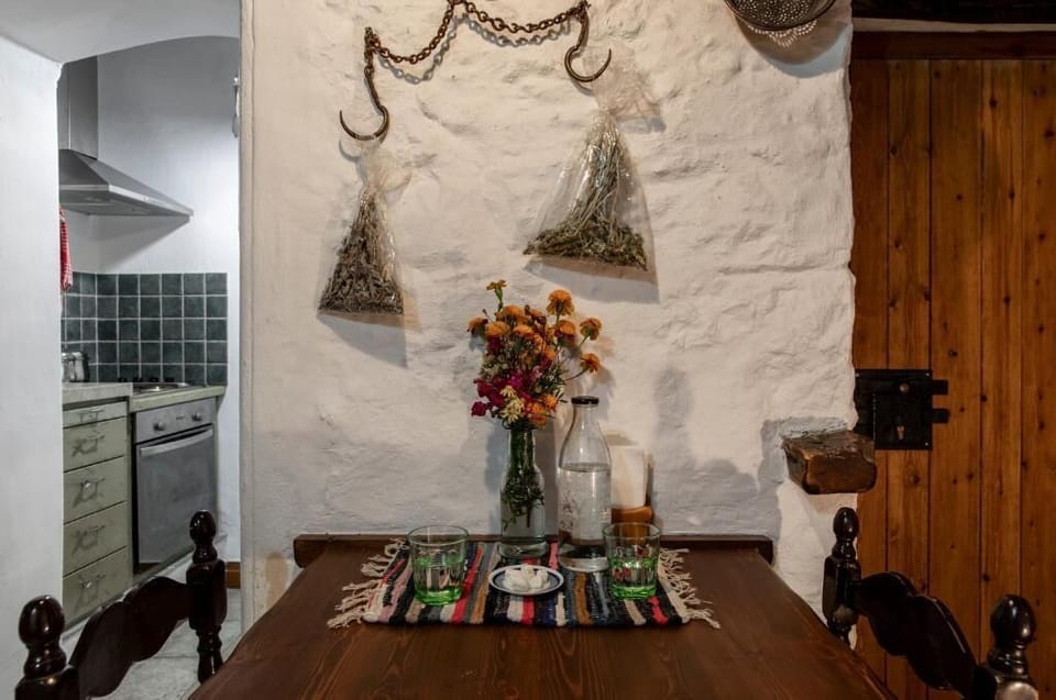 Traditional Triple Room, Garden View | Individually decorated, iron/ironing board, free WiFi, bed sheets