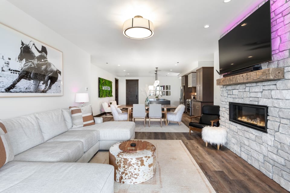 Spacious Living Area | Interior