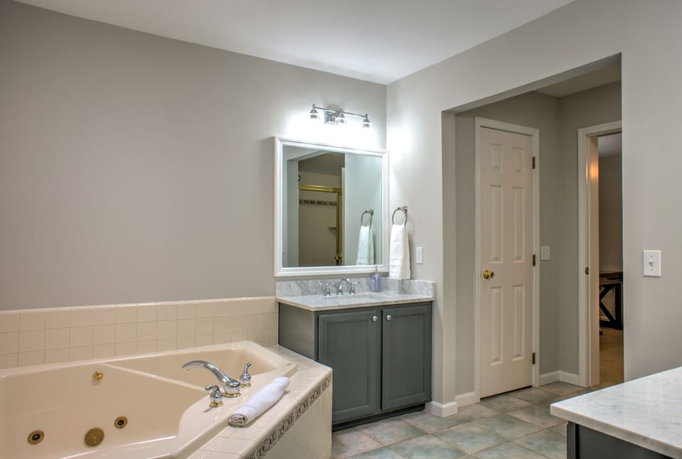 Primary Bath with Jetted Tub