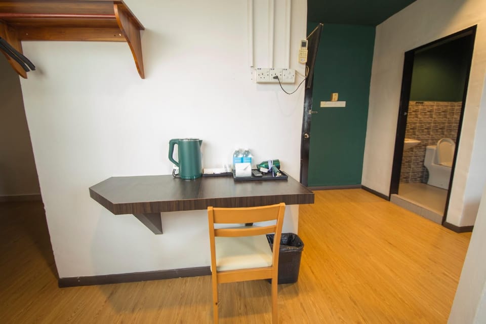 Basic Twin Room | Iron/ironing board (on request), WiFi (free), bed sheets