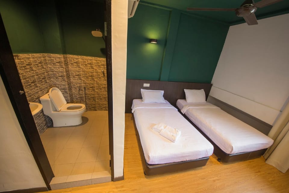 Basic Twin Room | Iron/ironing board (on request), WiFi (free), bed sheets