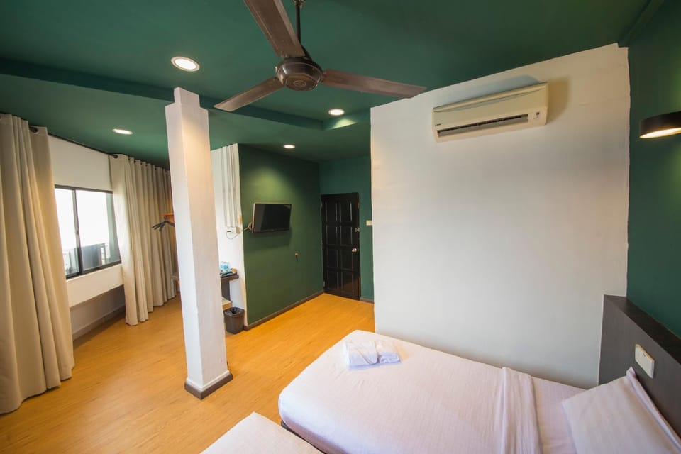 Basic Twin Room | Iron/ironing board (on request), WiFi (free), bed sheets