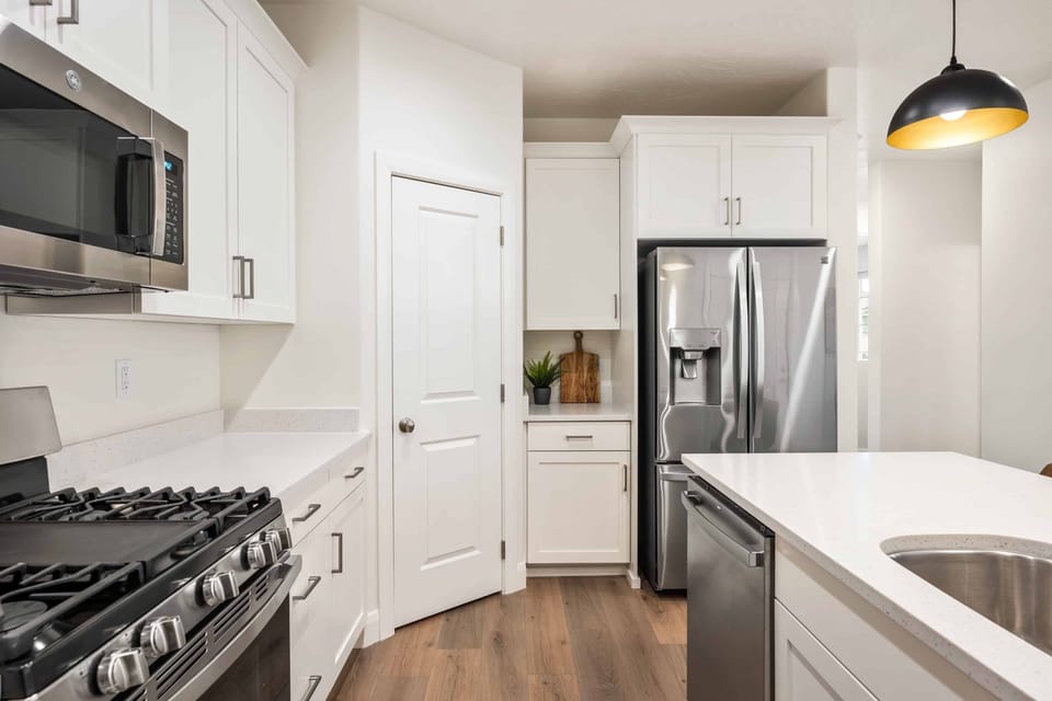 Townhome, 4 Bedrooms | Private kitchen | Fridge, oven, coffee/tea maker, toaster
