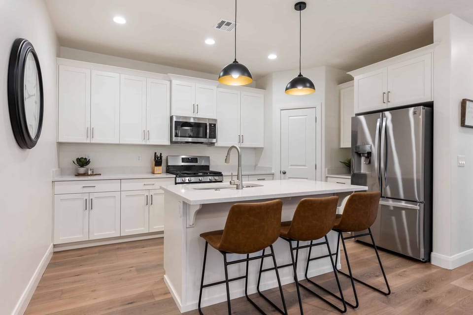 Townhome, 4 Bedrooms | Private kitchen | Fridge, oven, coffee/tea maker, toaster