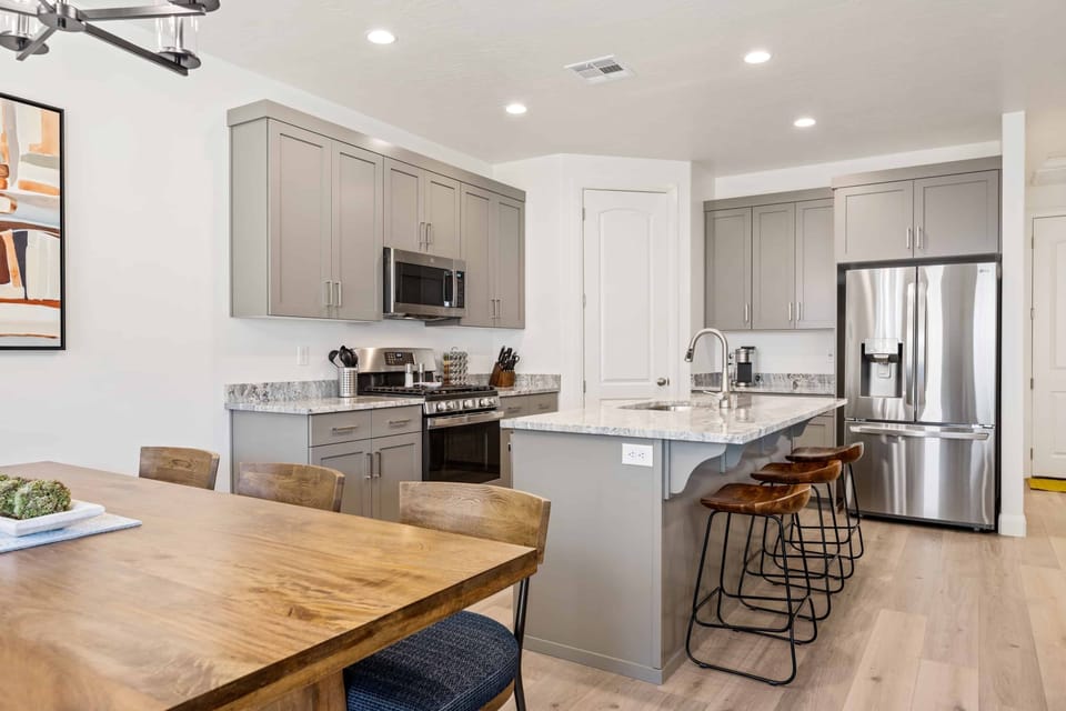 House, 4 Bedrooms | Private kitchen | Fridge, oven, coffee/tea maker, toaster