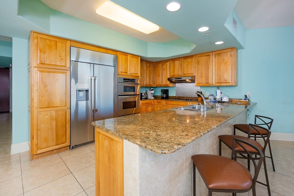Condo, 2 Bedrooms | Private kitchen | Fridge, oven, coffee/tea maker