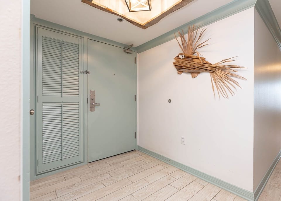 Condo, 3 Bedrooms | Interior