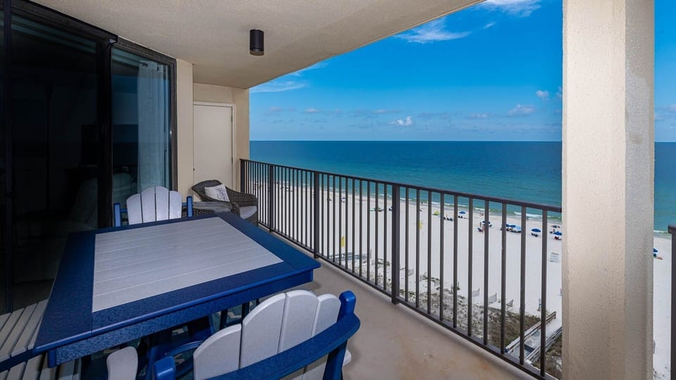 Condo, 3 Bedrooms | Property grounds