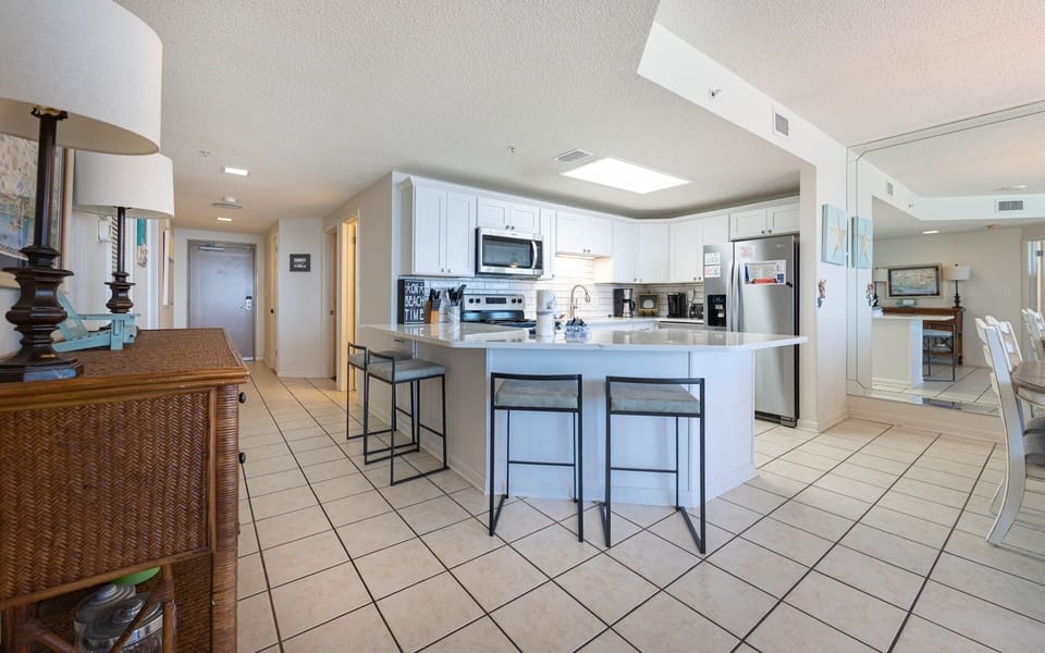 Condo, 3 Bedrooms | Private kitchen | Fridge, oven, coffee/tea maker