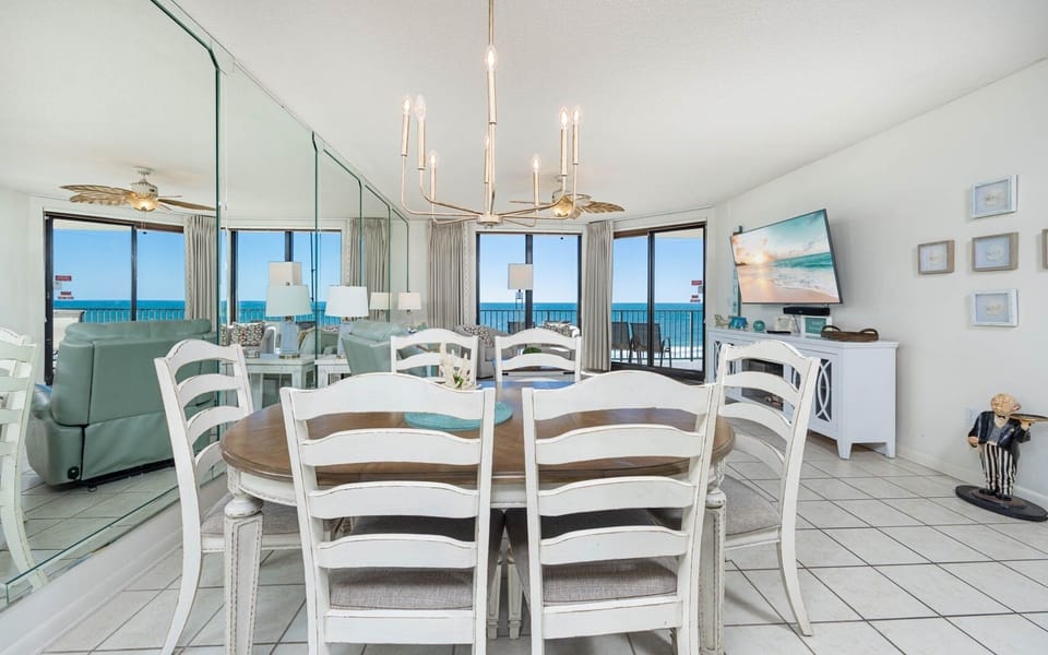 Condo, 3 Bedrooms | Dining