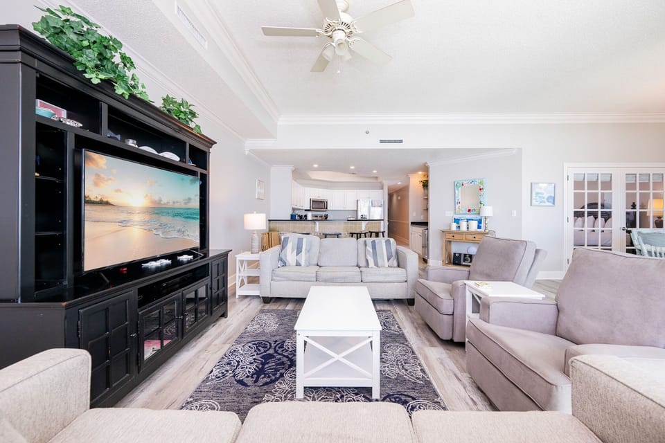 Condo, 3 Bedrooms | Living area