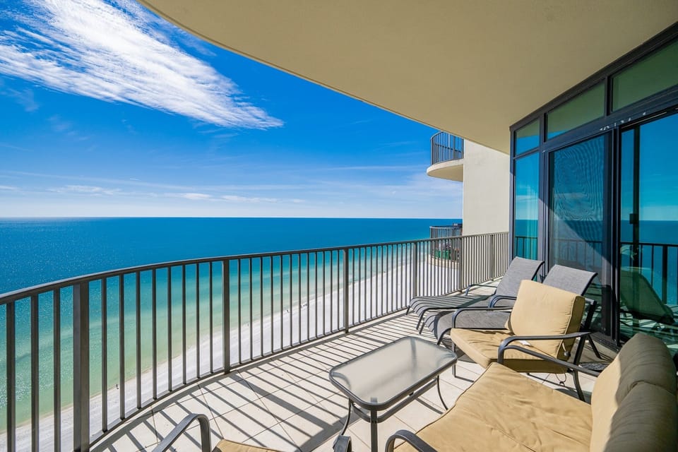 Condo, 3 Bedrooms | Property grounds
