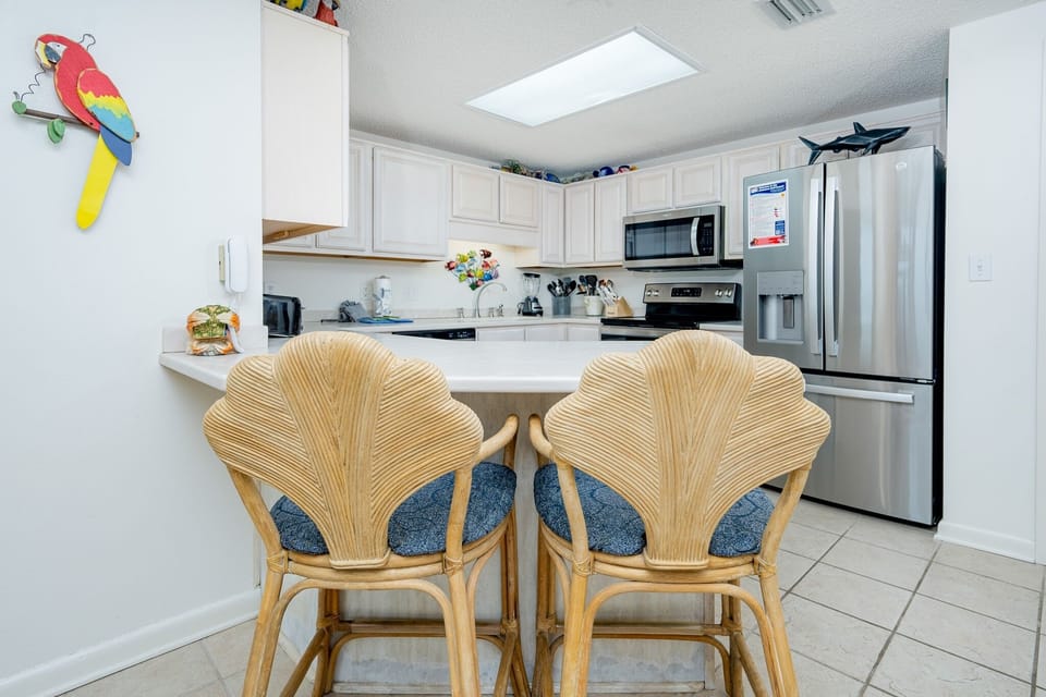 Condo, 3 Bedrooms | Private kitchen | Fridge, oven, coffee/tea maker