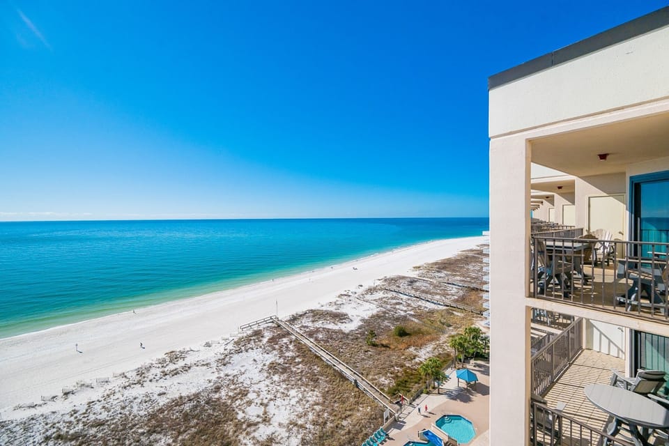 Condo, 3 Bedrooms | Property grounds