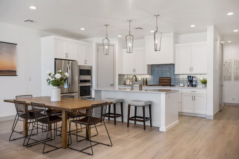 Townhome, 4 Bedrooms | Private kitchen | Fridge, oven, coffee/tea maker, toaster